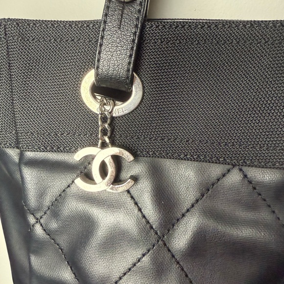 Chanel Black Quilted Leather Tote - Picture 6 of 10